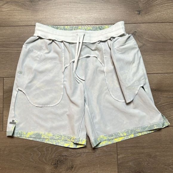 Lululemon Pool Short 7" Washed Marble Alpine White Electric Lemon Multi (flaw) S - Picture 11 of 12
